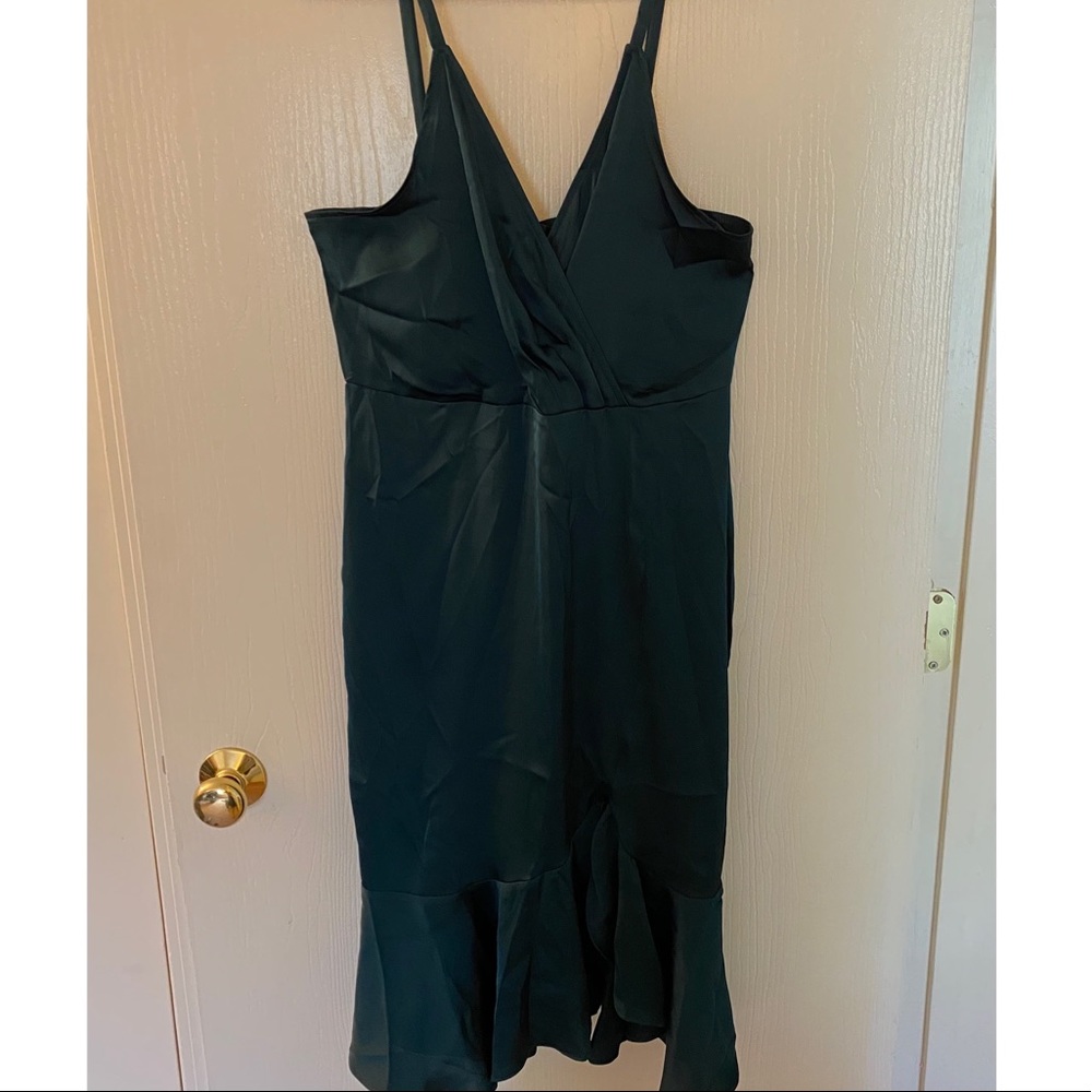 Silky Emerald green knee length dress. Size L 8/10